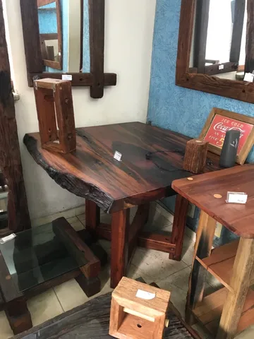 Mesa de jantar pequena