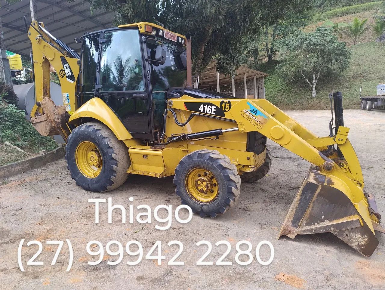 Retroescavadeira Caterpillar 416E Ano 2011