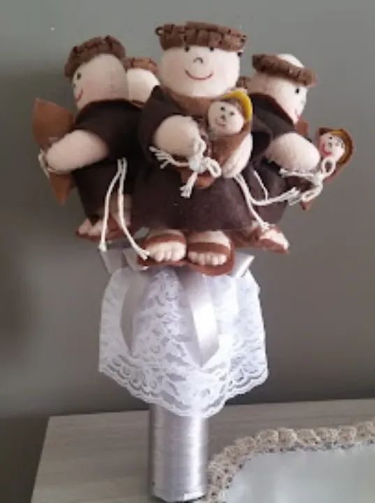 Buquê de Santo Antônio - Artesanato em feltro - Foto 2