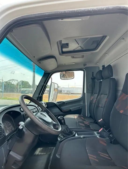 MB Accelo 1016 ano 2020 com cabine suplementar de 8 lugares, carroceria metálica, em SP - Foto 3