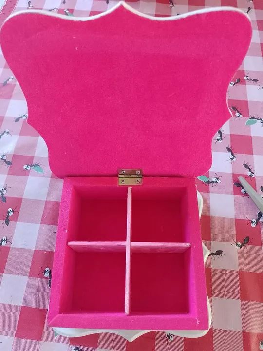 Antigo porta jóias de madeira pintada 