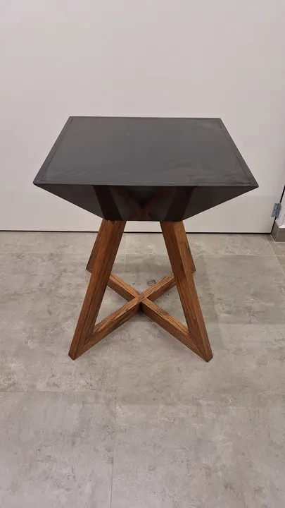 Mesa moderna em madeira e laca preto