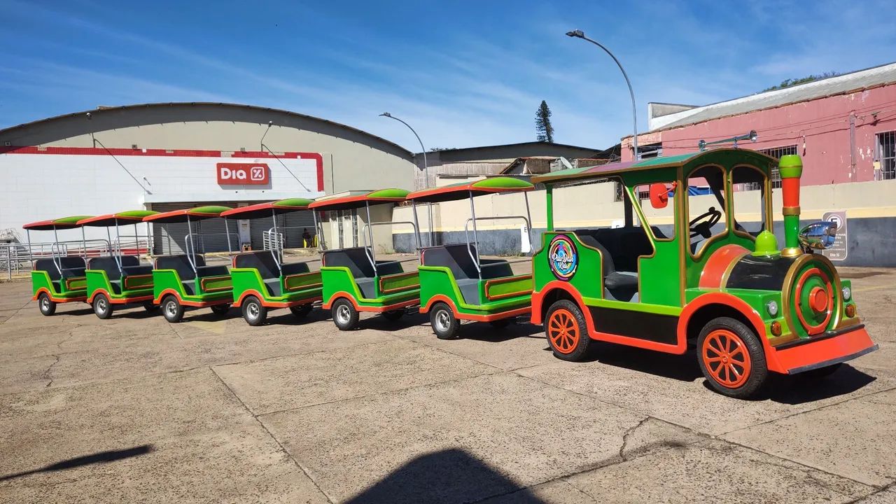 Mini trenzinho motorizado , mini Maria fumaça ,Trem da Alegria , trenzinho