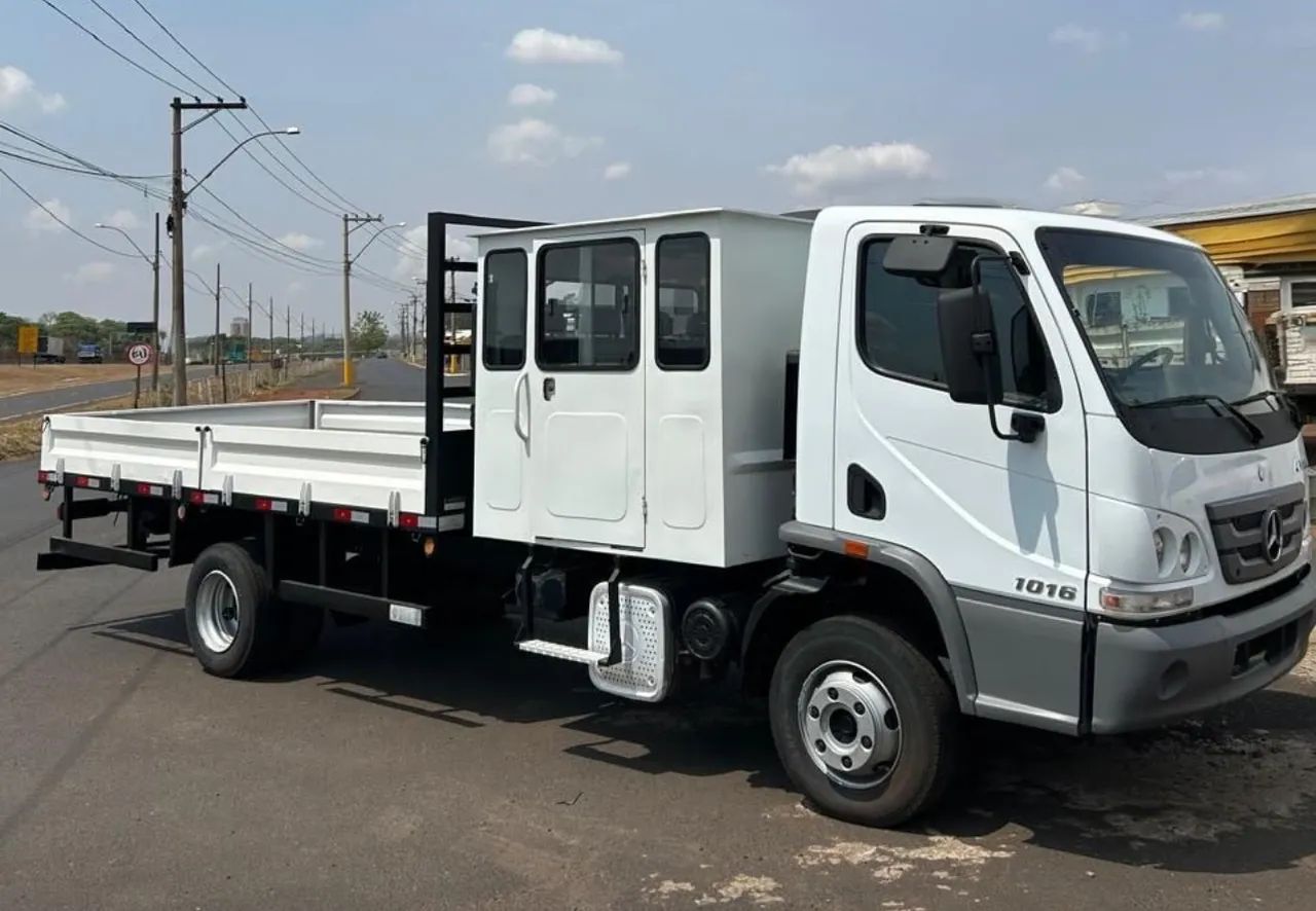 MB Accelo 1016 ano 2020 com cabine suplementar de 8 lugares, carroceria metálica, em SP - Foto 2