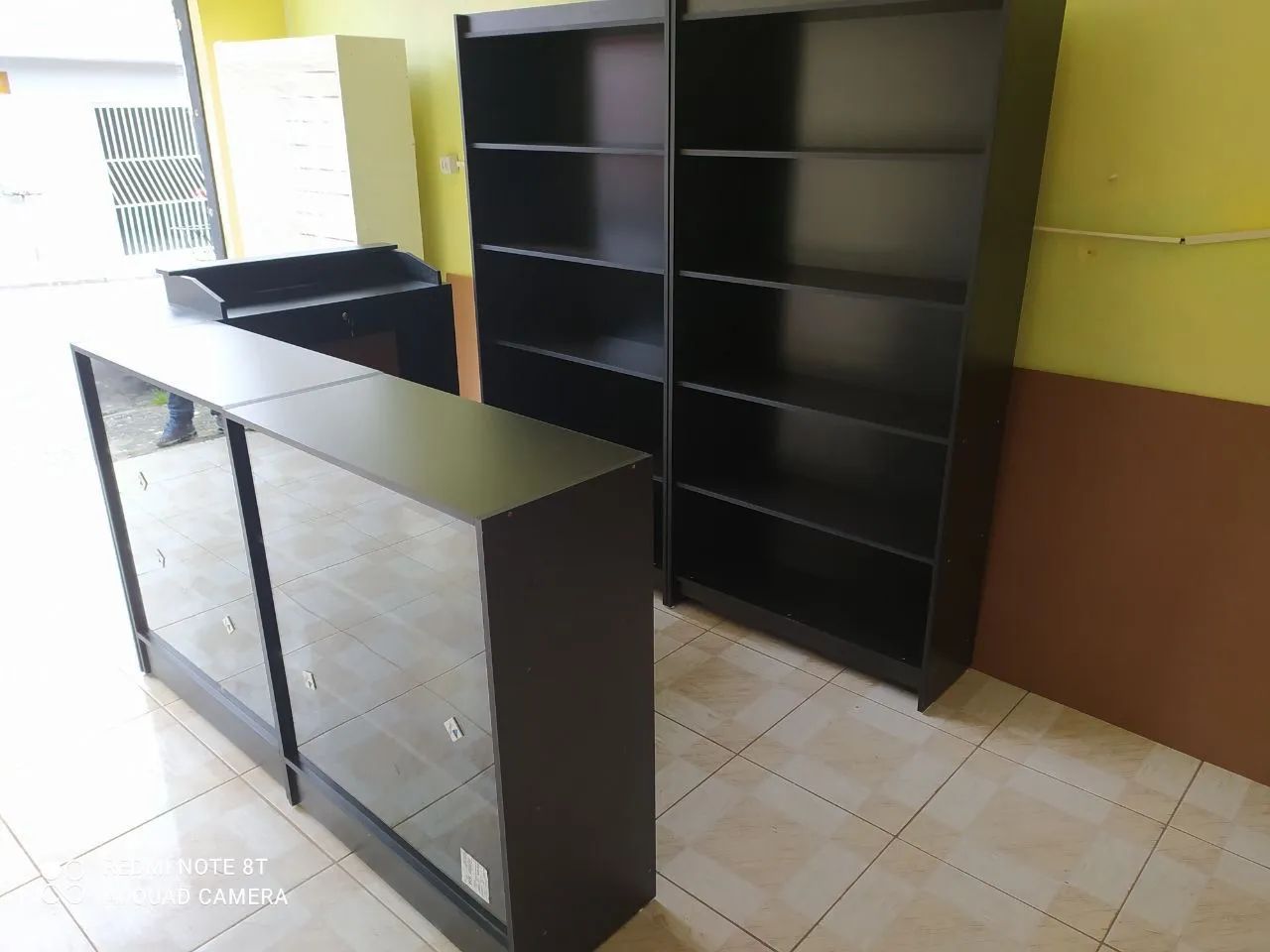 KIT LOJA ADEGA BALCÃO VITRINE CAIXA ESTANTES - NOVO - Foto 3