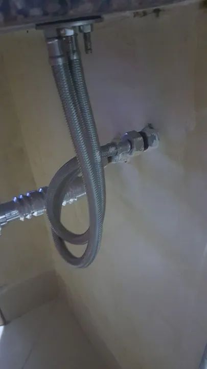 Torneira NOVA - com misturador - água Quente-Fria - Aceito oferta - venda urgente - Foto 2