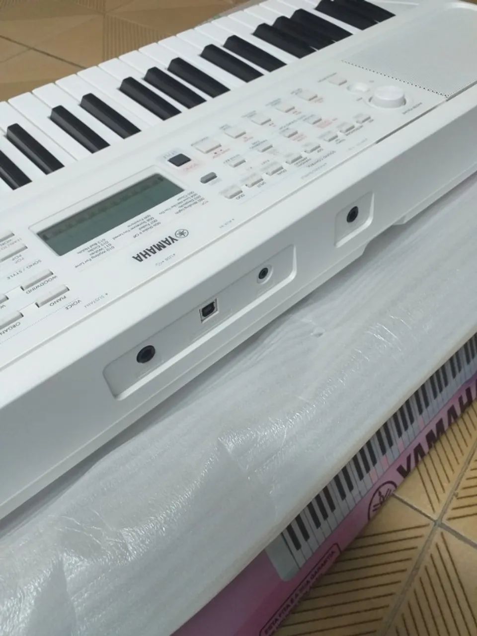  Novo na caixa.! Teclado Arranjador Yamaha PSR EZ 310 teclas iluminadas - Sem uso!  - Foto 2