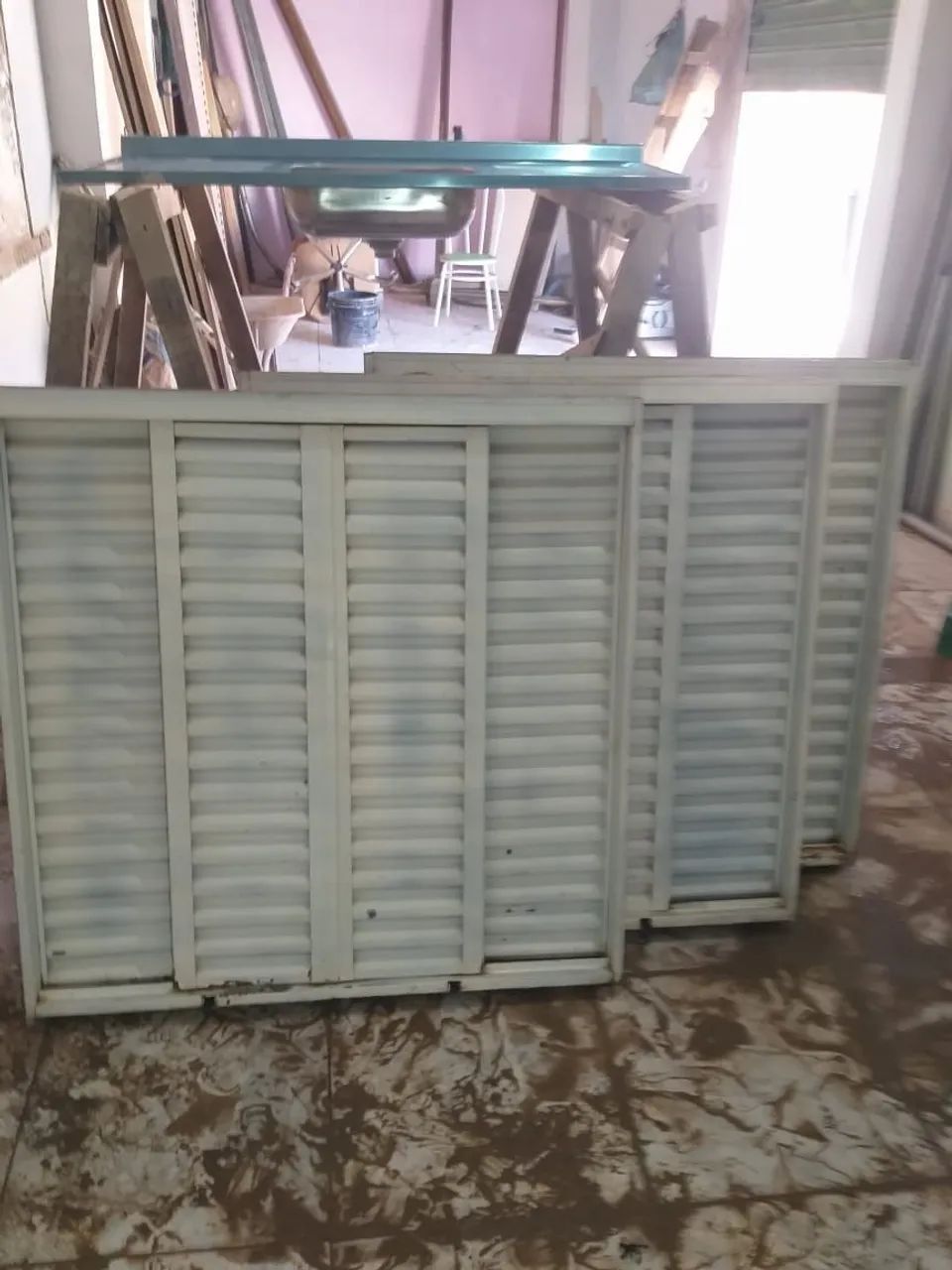 Vende se janelas64717310127361120