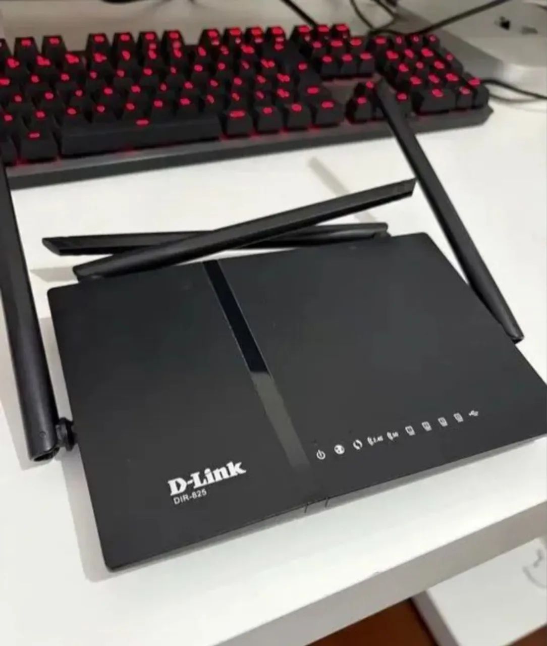Roteador Wi-fi  D-Link  Dir-825 AC1200 - Dual Band 2.4 Ghz - 1 Porta USB - 4 Antenas
