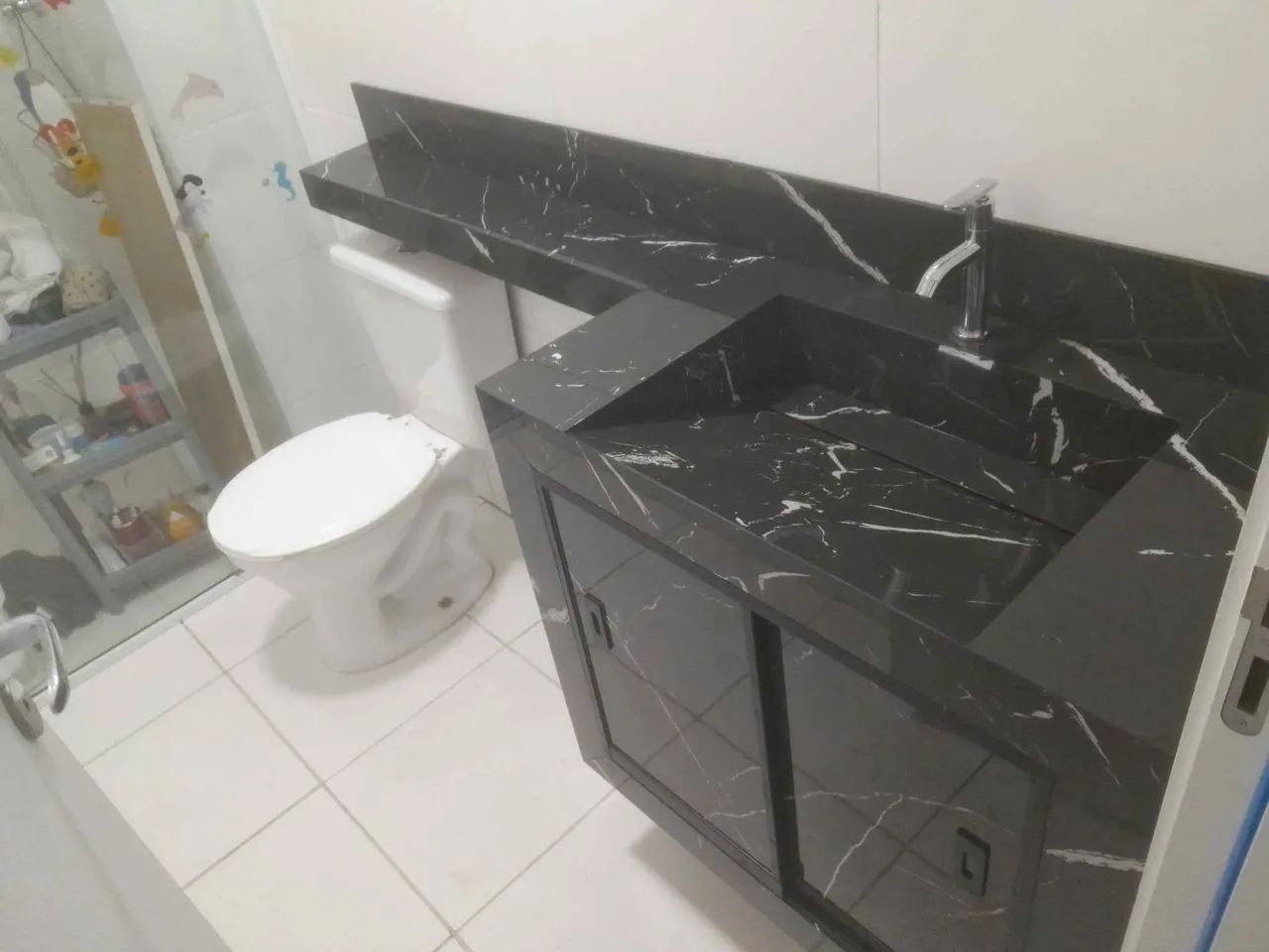 Pia de porcelanato com armario lavavel - Foto 2