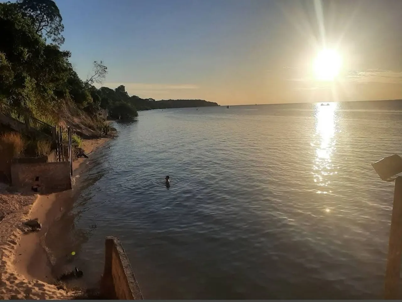 Terreno de 10x30 próximo da praia de Pajuçara Santarém