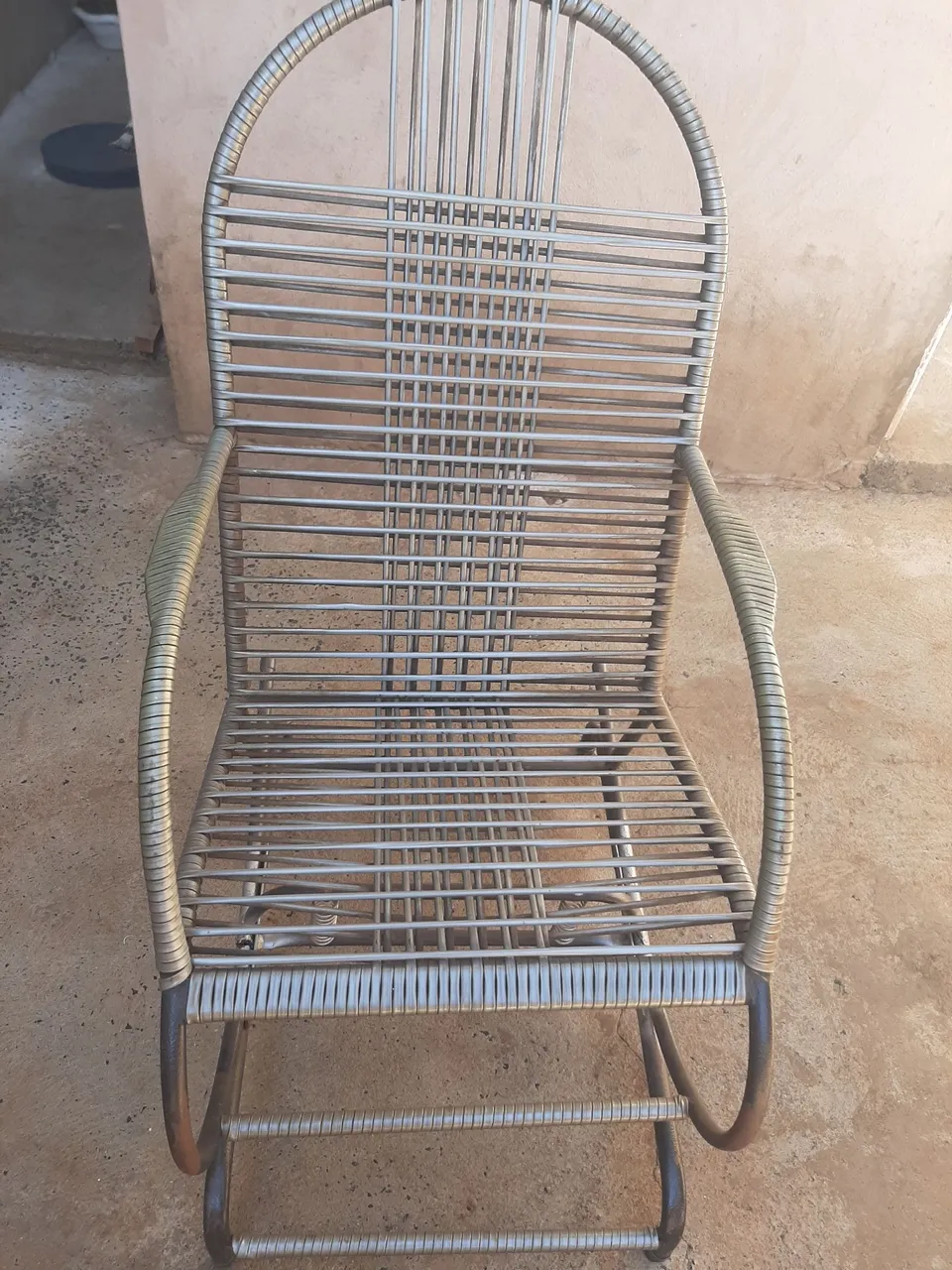 Cadeira de Balanço em Metal