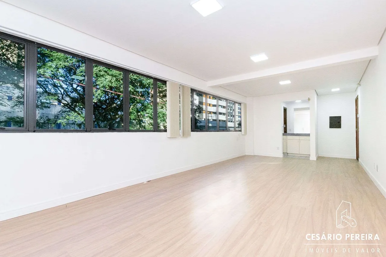 Sala Comercial no Bigorrilho / Champagnat!
