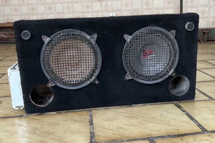 Caixa de som automotivo 950W