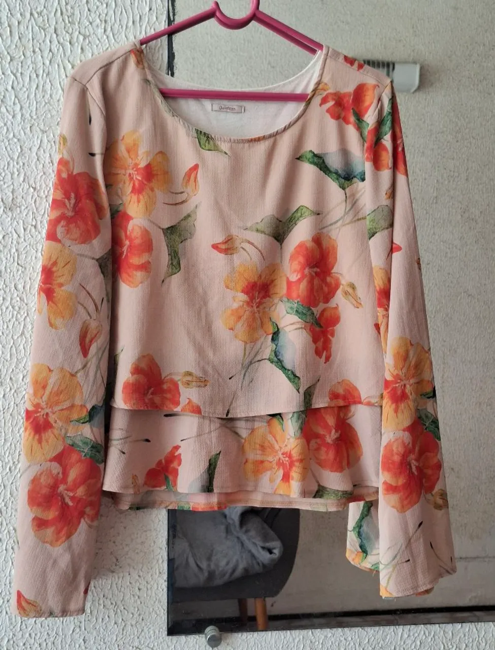 Blusa Quintess floral bege com manga ampla