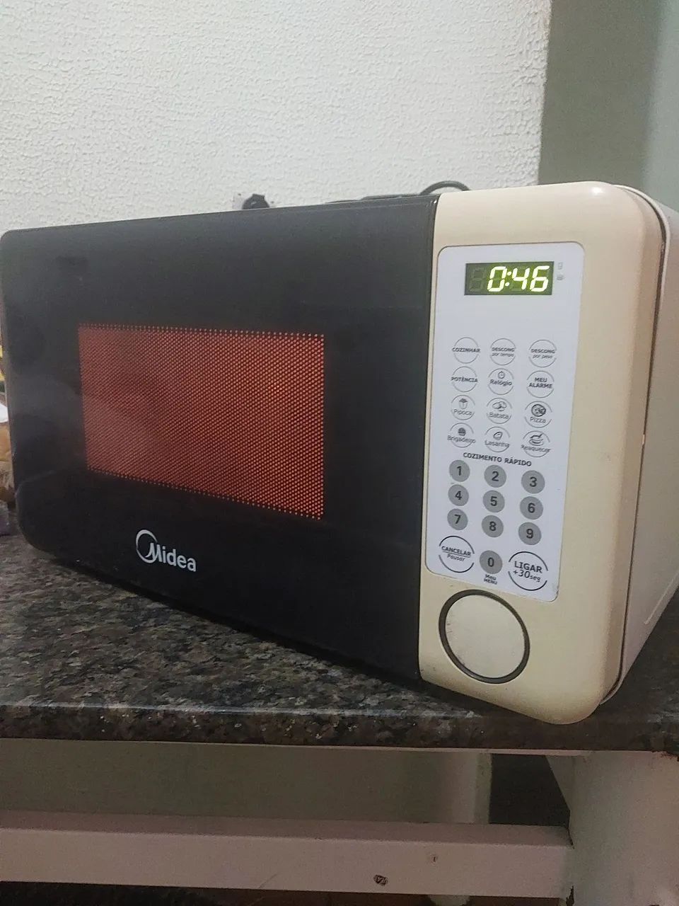 Micro-ondas Midea funcionando a todo vapor. - Foto 3
