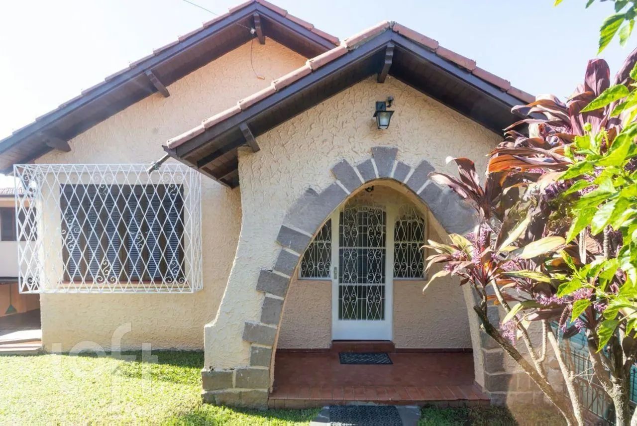 Casa à venda em Teresópolis com 420 m², 5 quartos, 1 suíte, 7 vagas