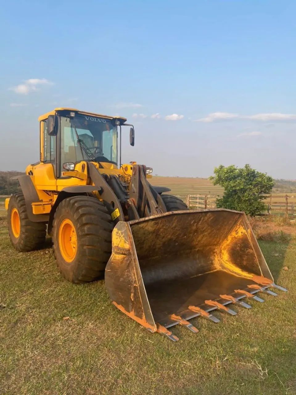 Pa carregadeira Volvo L60F ano 2021