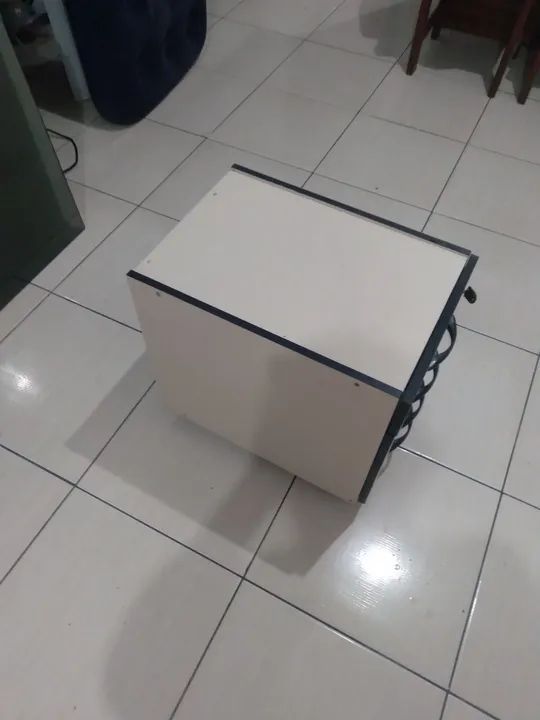 Gaveteiro de escritório com 4 gavetas e rodinhas com chave.gavetas - Foto 3