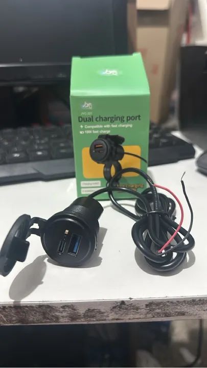 Carregador Duplo para Moto ? tipo c e USB - Rápido e Seguro - Foto 4