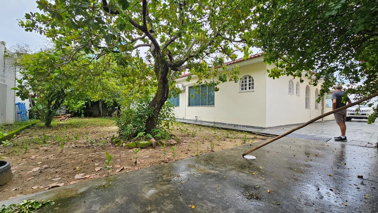 Alugo casa no Vieiralves