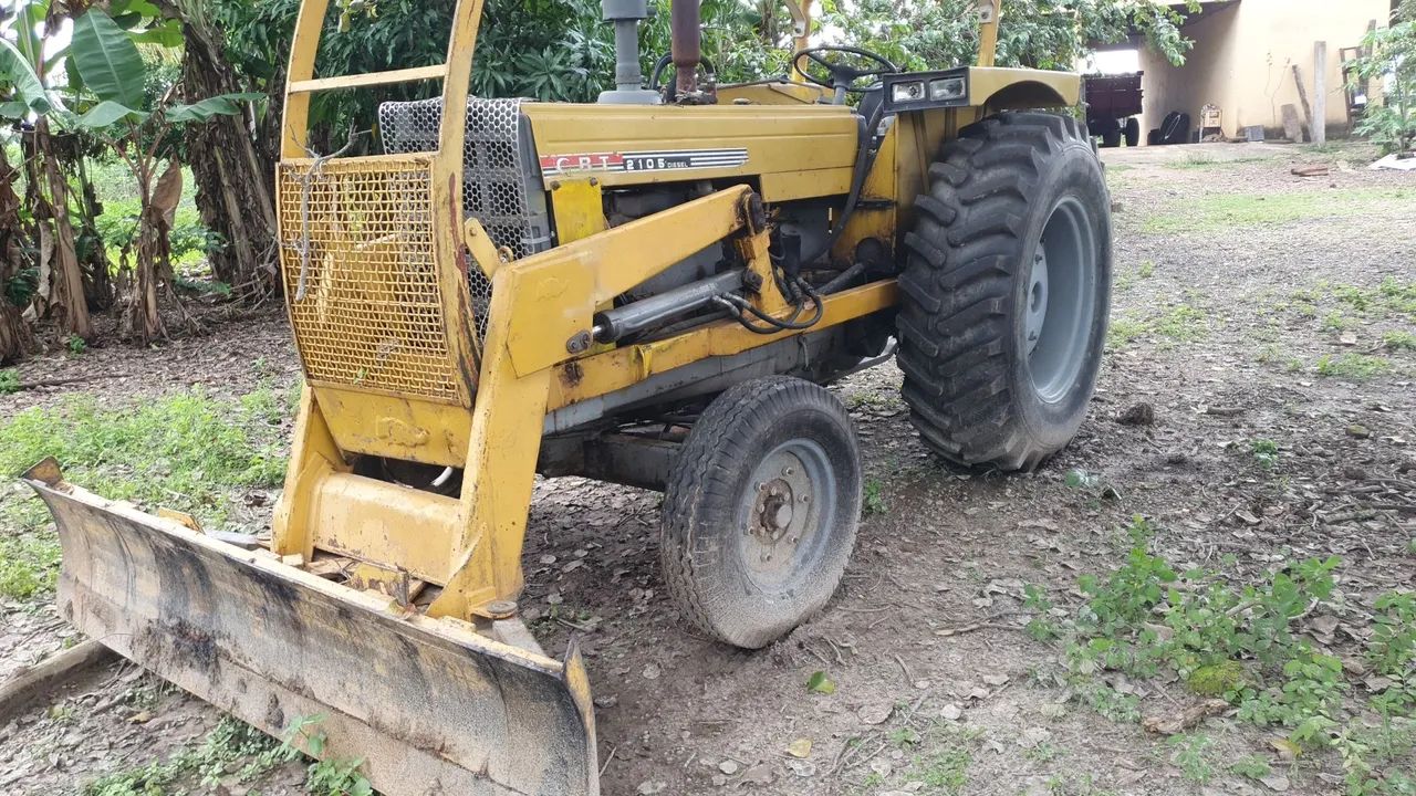 Trator CBT 2105  ANO 1988 com Lâmina tatu  Aceito troca - Foto 2