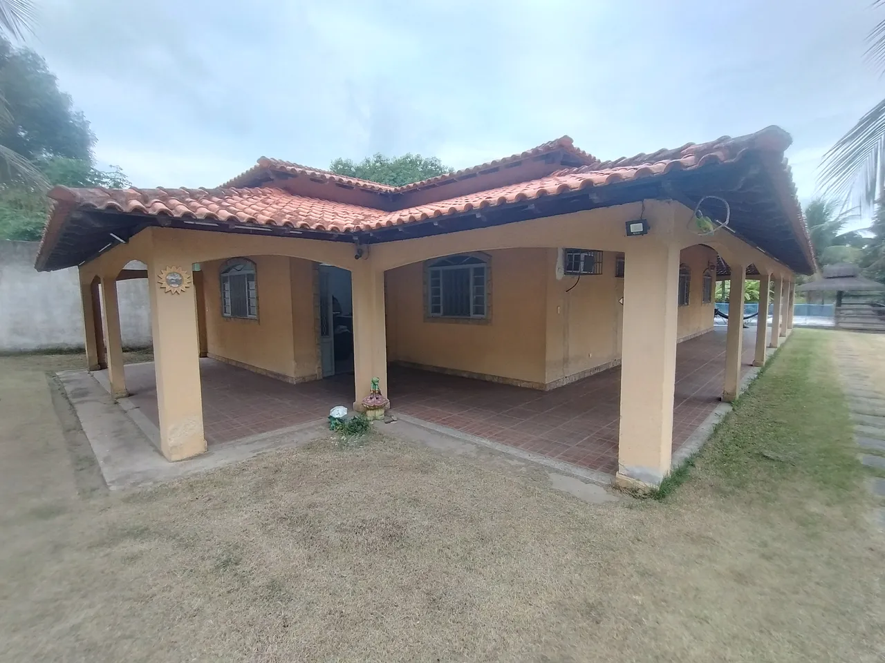 Lindo Sítio de 1.800 m² com Piscina e Campo de Futebol