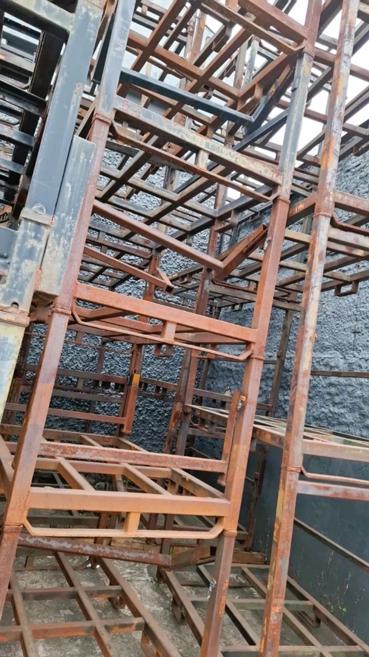  RACKS METÁLICOS INDUSTRIAIS