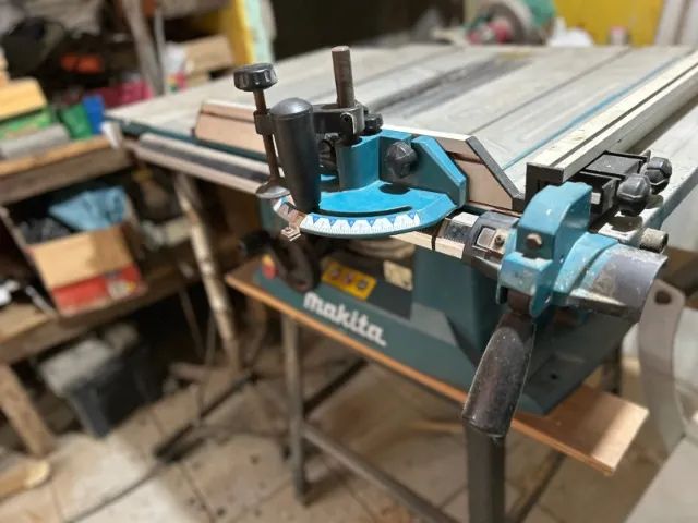 Serra circular de bancada  Makita MLT100