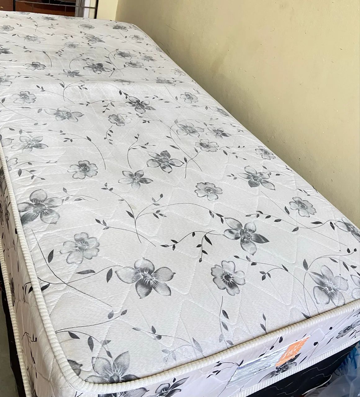 Cama de Solteiro Nova