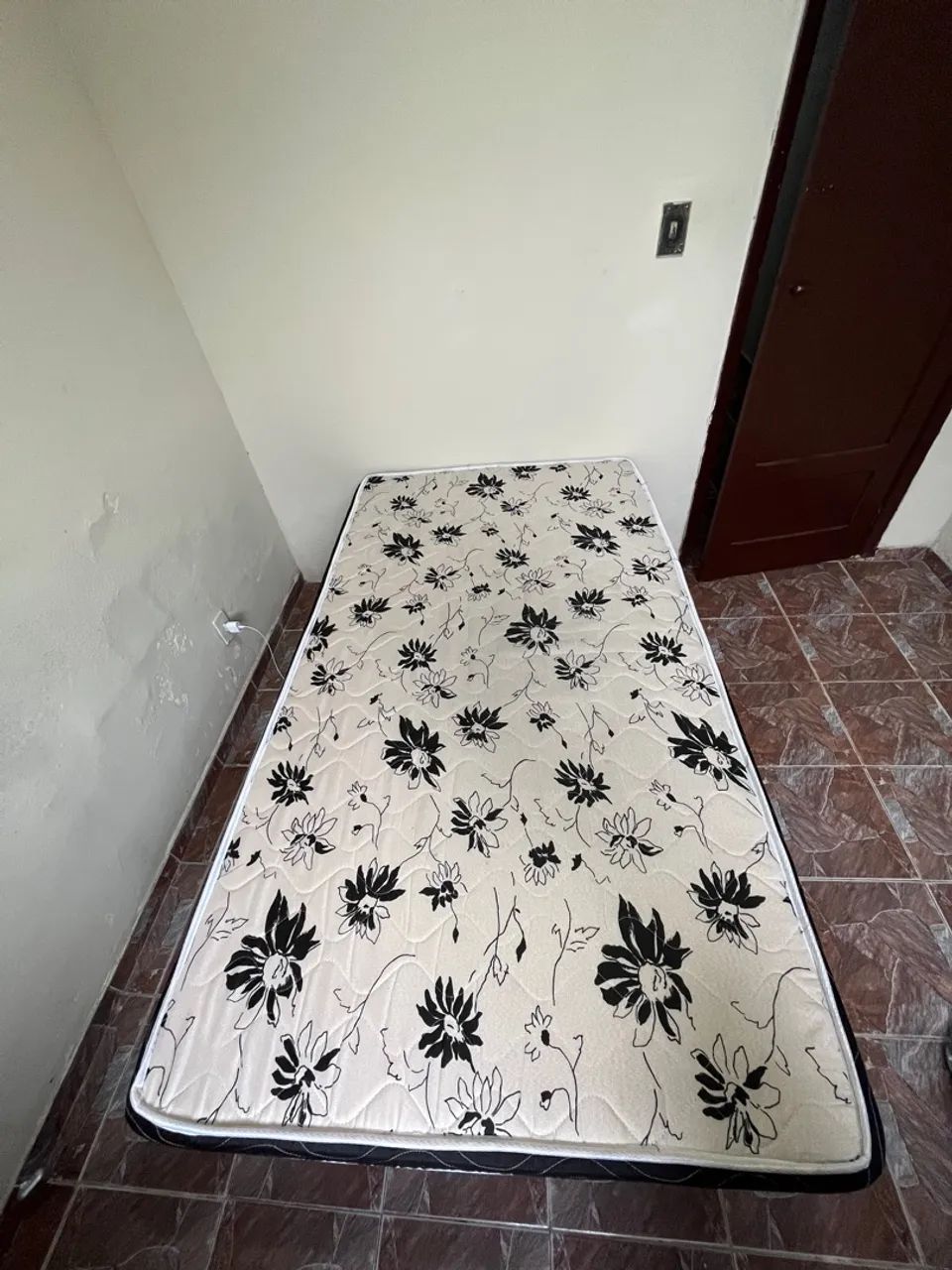 Cama Box Casal com Desenho Floral - Foto 2
