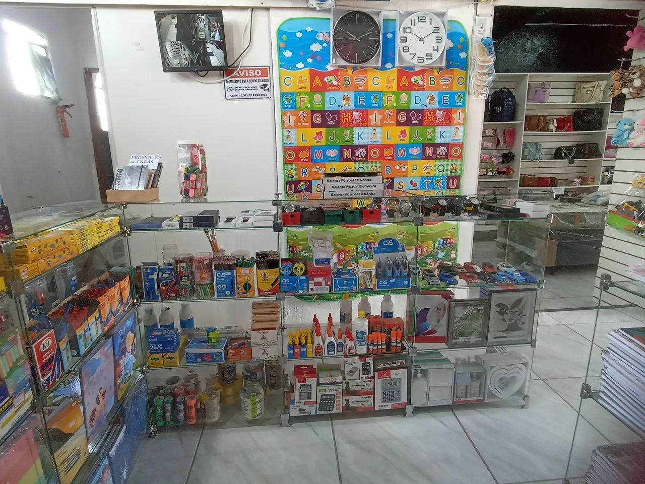 Expositores e prateleiras para brinquedos material escolar loja de brinquedos - Foto 5