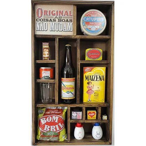 Quadro com itens originais