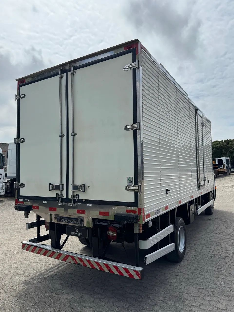 Caminhão Volkswagen Delivery 11.180 DRC 4x2 - Foto 8