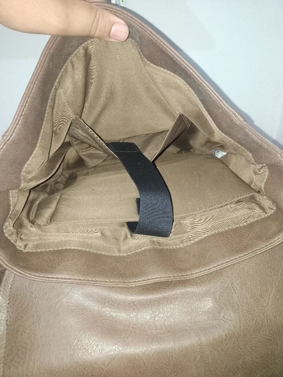 Mochila de couro sintético estilo maleta - Foto 2