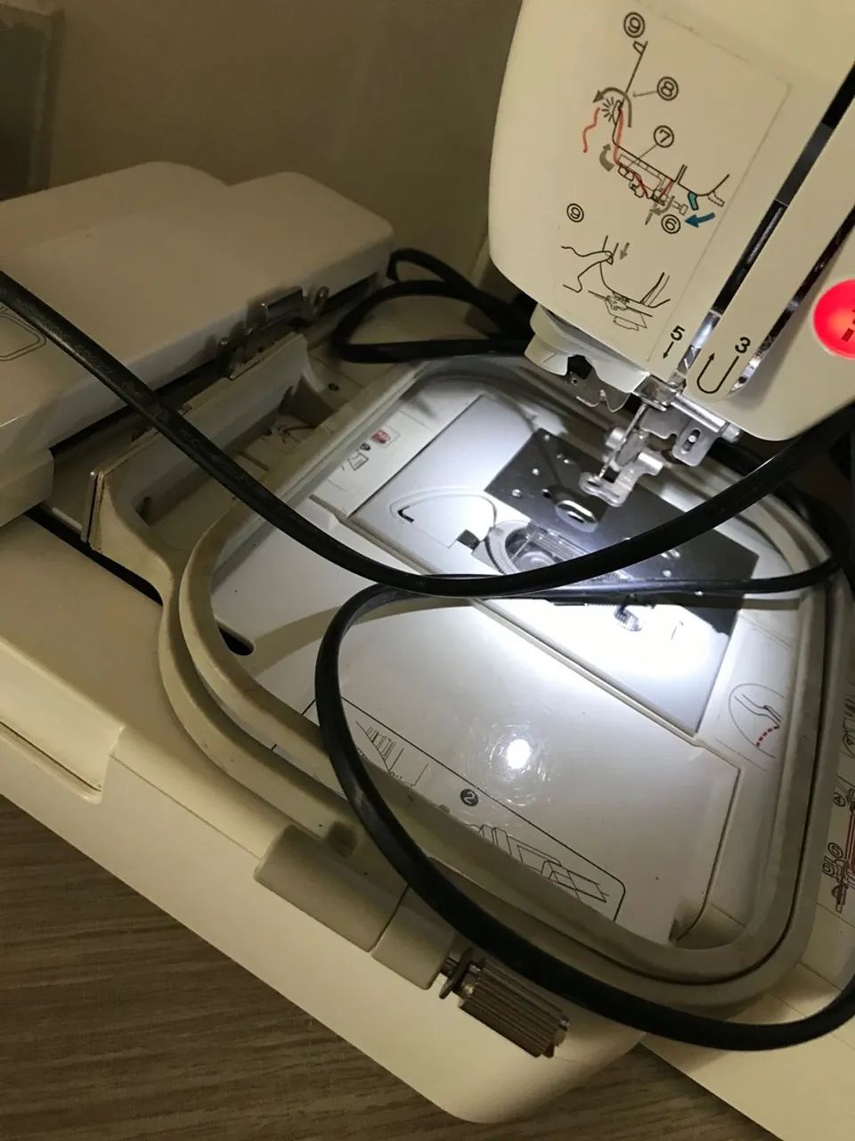 Máquina PE 450 de bordar  - Foto 2