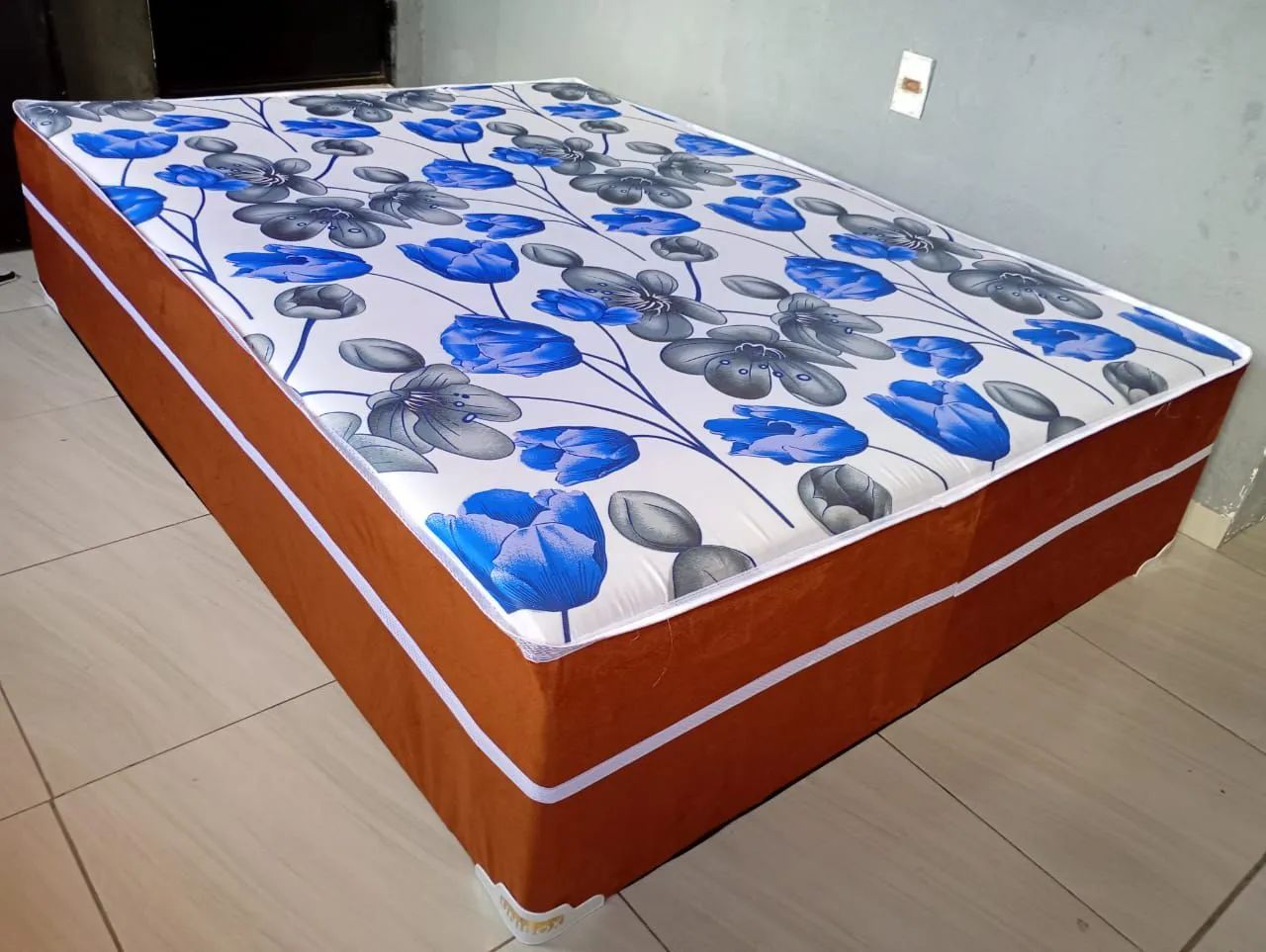 Cama de casal de espuma alta
