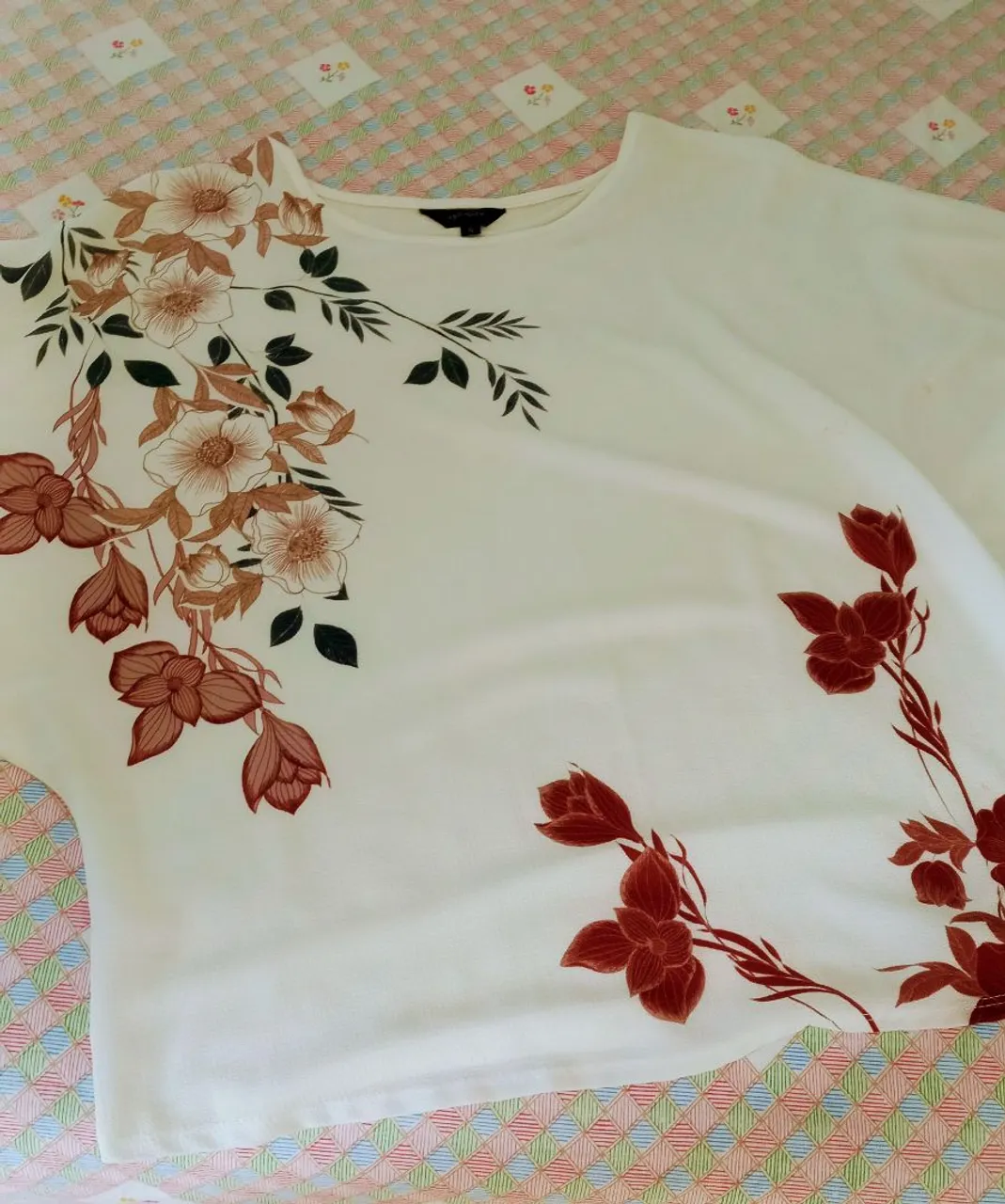 Blusa branca floral