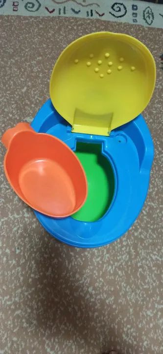 Vendo Troninho / pinico 3 em 1-  Musical que se transforma em banquinho. - Foto 4