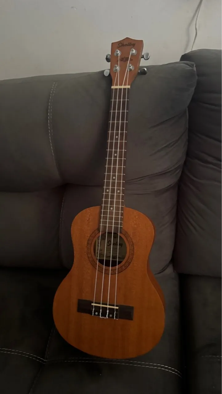Ukulele Shelby em perfeito estado