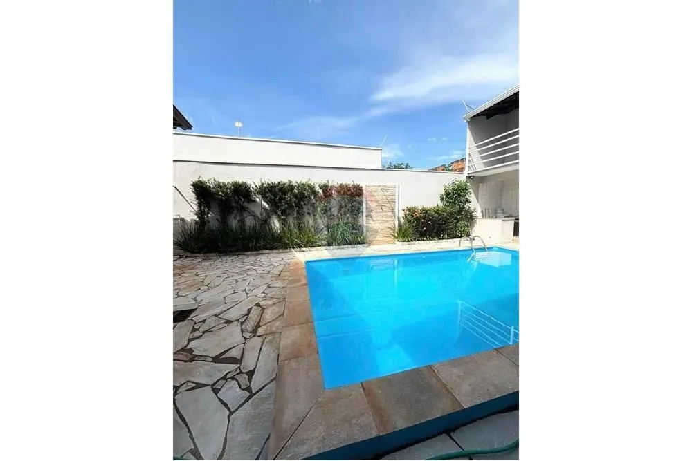 Venda de casa com piscina Bairro Santa Maria