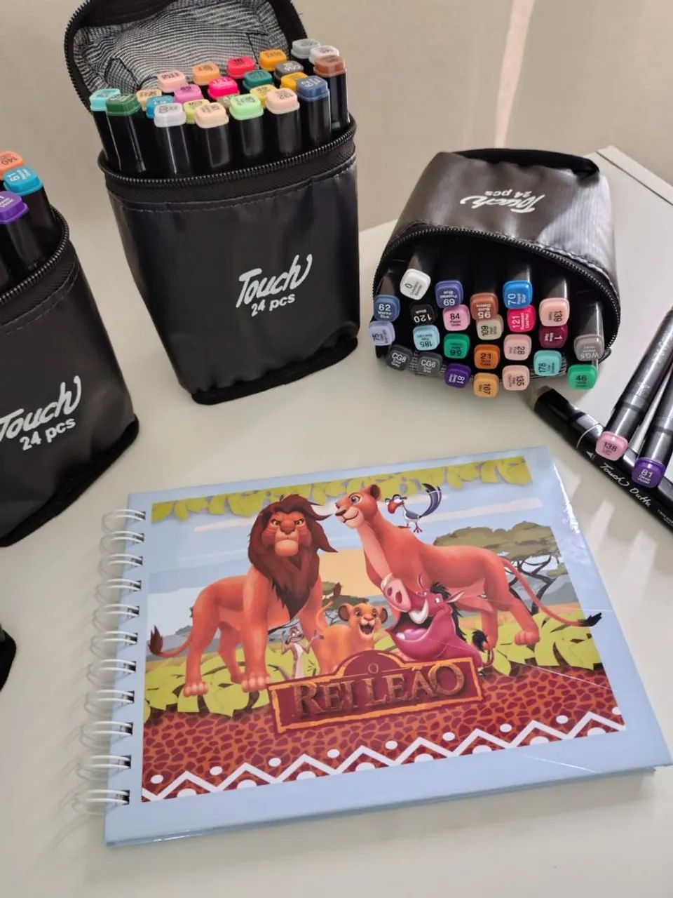 Bobbie goods Kit de Material de Desenho: Marcadores Touch e Caderno Rei Leão