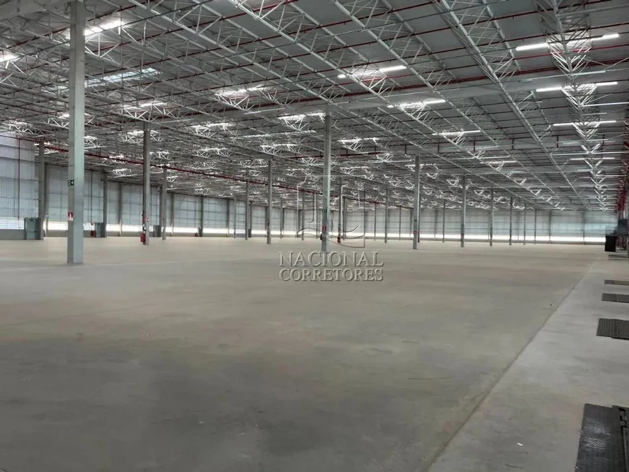 Galpão para alugar, 1905 m² - Quitaúna - Osasco/SP