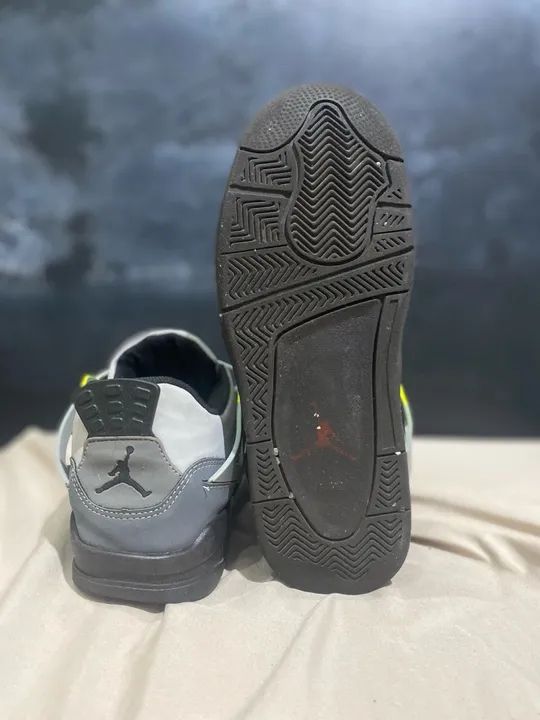 Tênis Jordan 4 Cinza - Foto 3