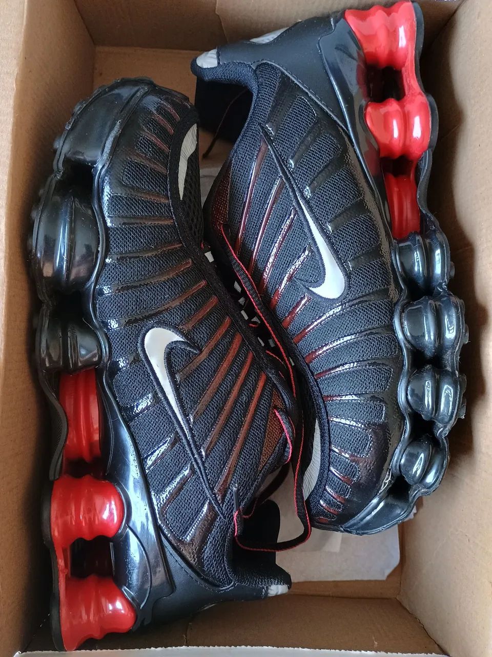 Nike Shox R4 Preto e Vermelho