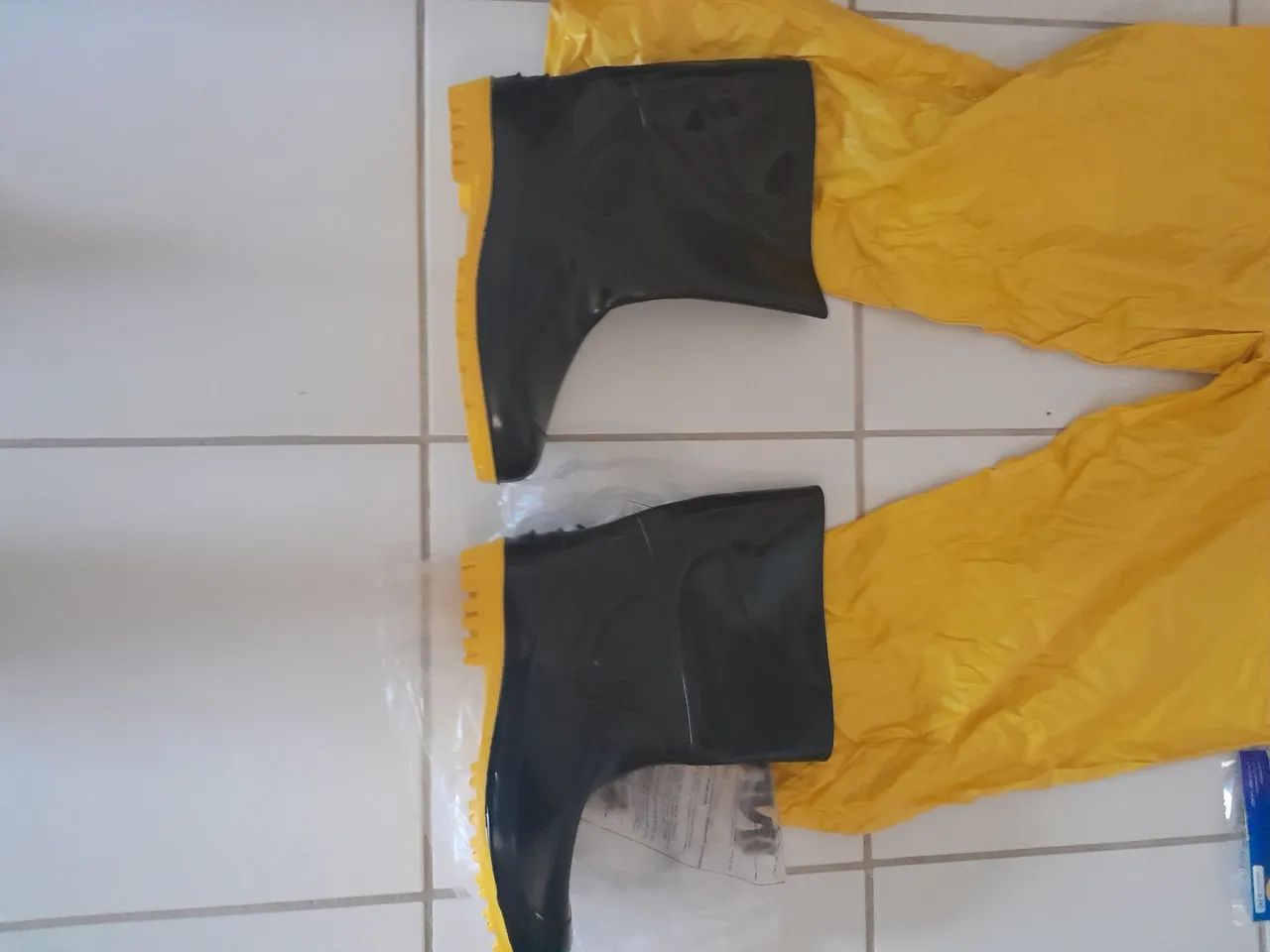 Kit Completo de Proteção: Macacão e Botas - Foto 6