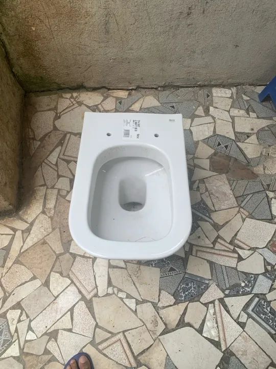 Vaso sanitário roca Suspenso - Foto 2