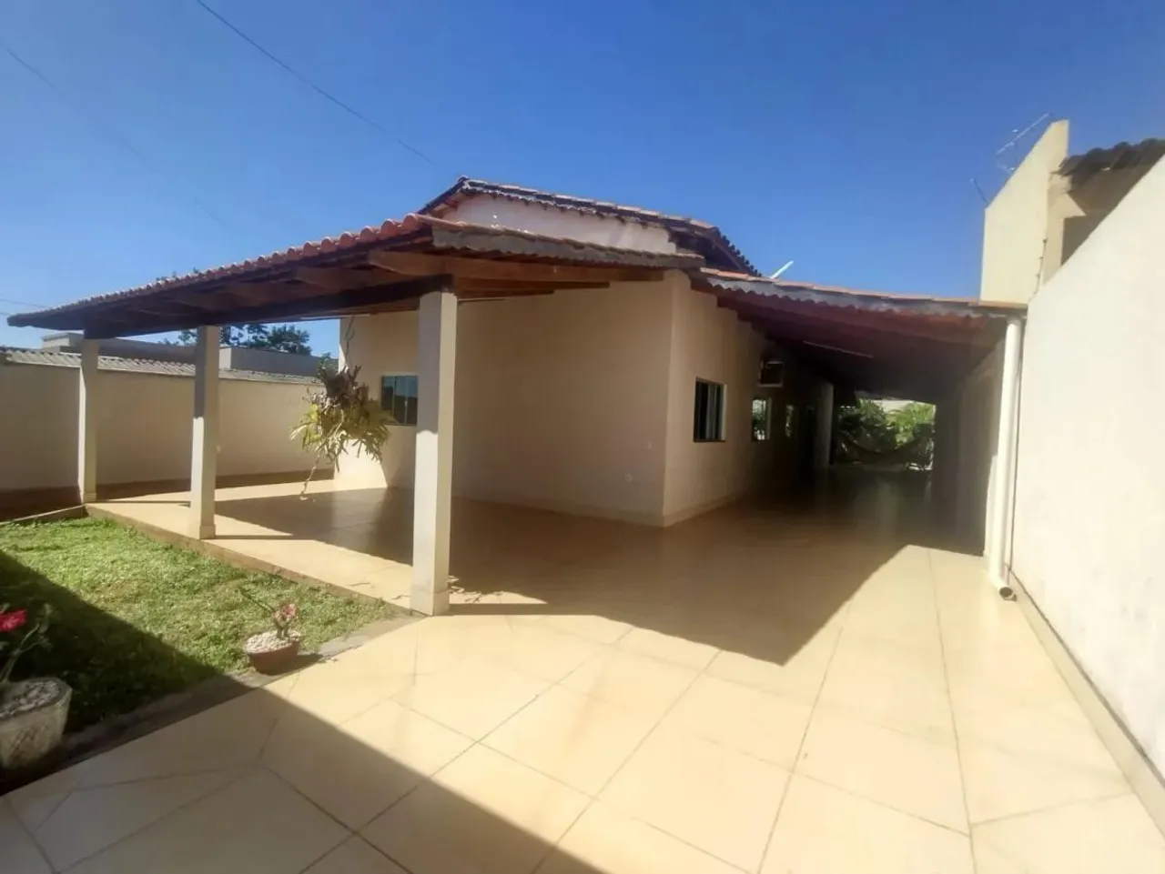 Casa para Venda em Aparecida de Goiânia, Setor Colonial Sul, 4 dormitórios, 1 suíte, 3 ban