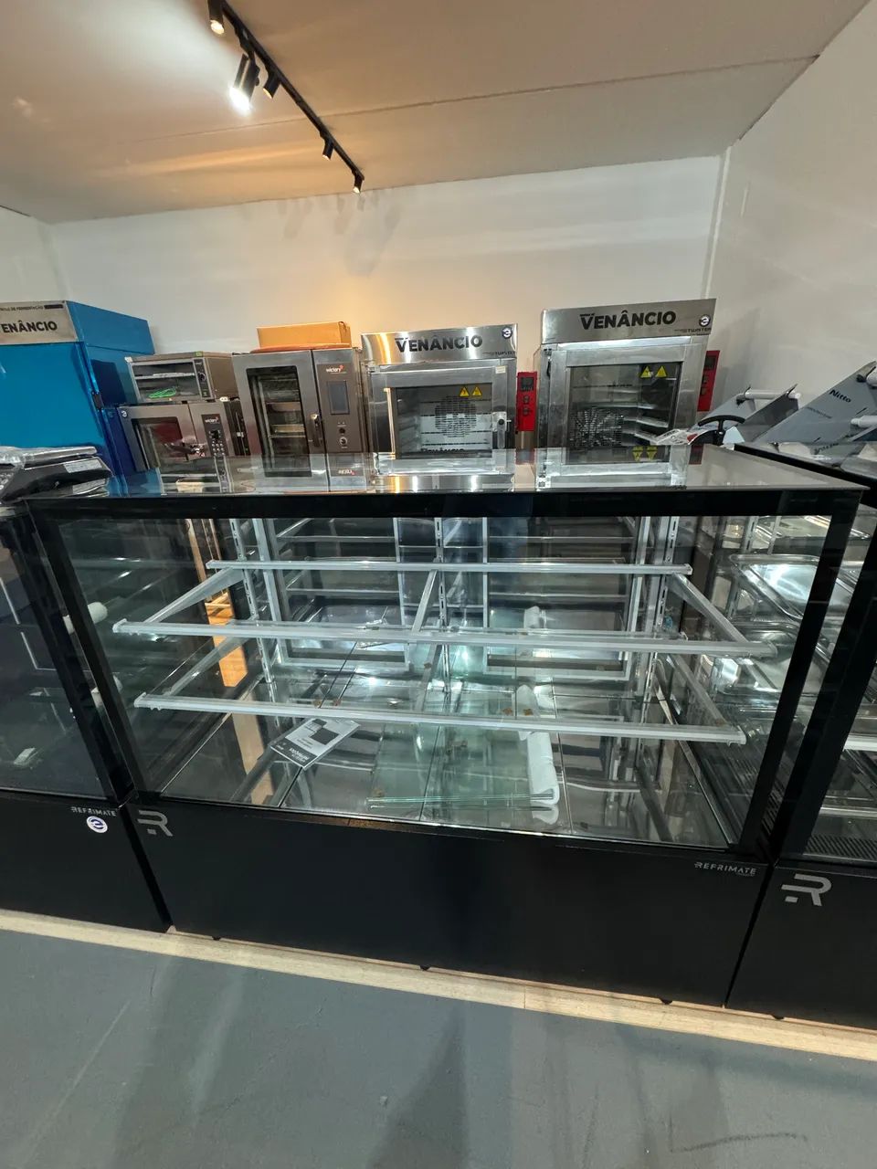 Vitrine seca 1,45m interior aço inox e iluminação led 