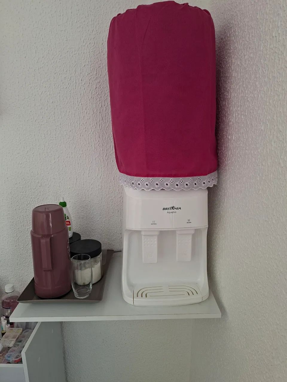 Lavatório, cadeira, mesa manicure, expositor de esmalte, carrinho auxiliar, bebedouro  - Foto 4